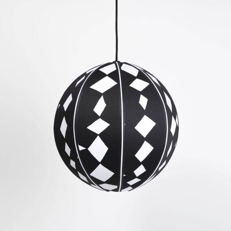 Sphère lumineuse en satin de coton motif Kika noir et blanc