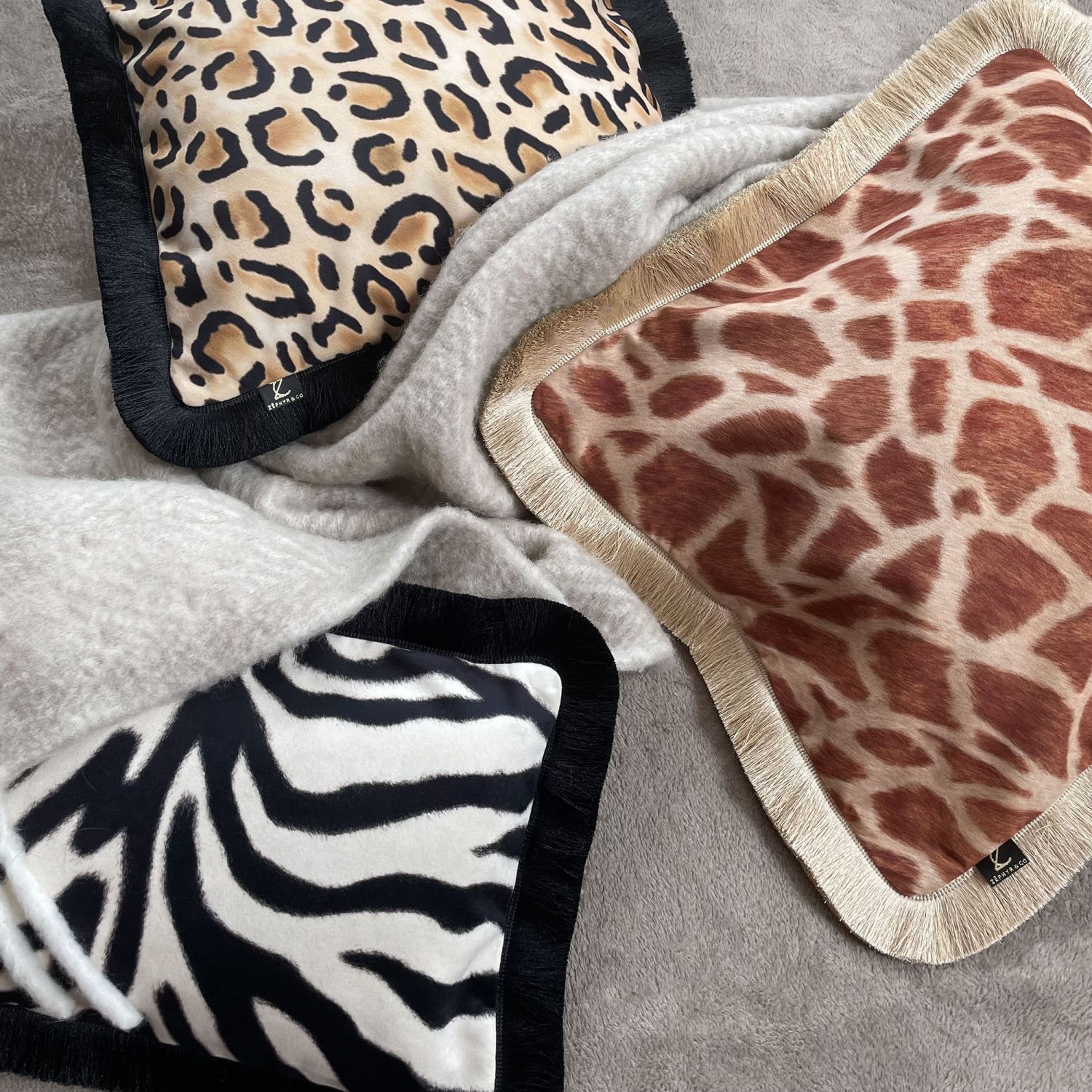 Housse de coussin en velours à franges motif Girafe