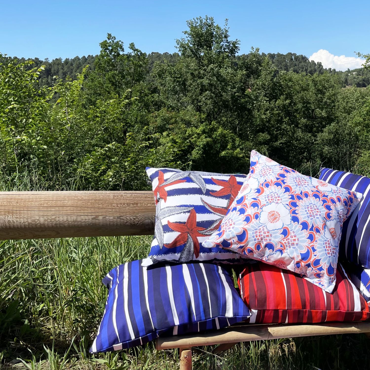 Housse de coussin en coton motif Sunday blanc bleu saumon